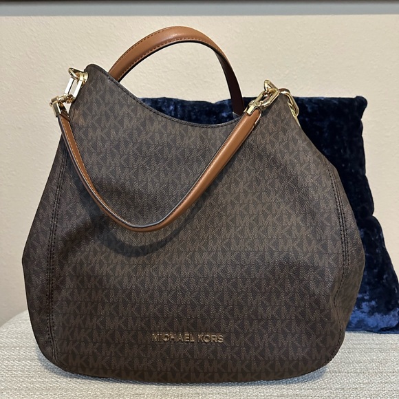 Michael Kors Monogram Shoulder Bag NWT - Picture 1 of 16